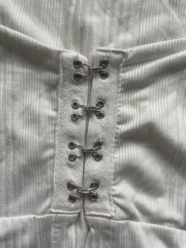 Forever 21 White corset top with silver eyelets size m - Image 3