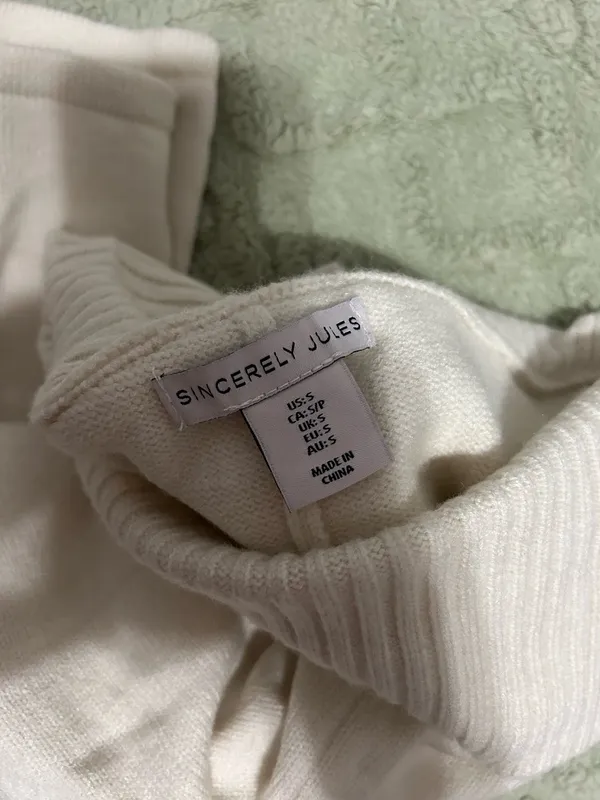 White lounge set  - Image 5