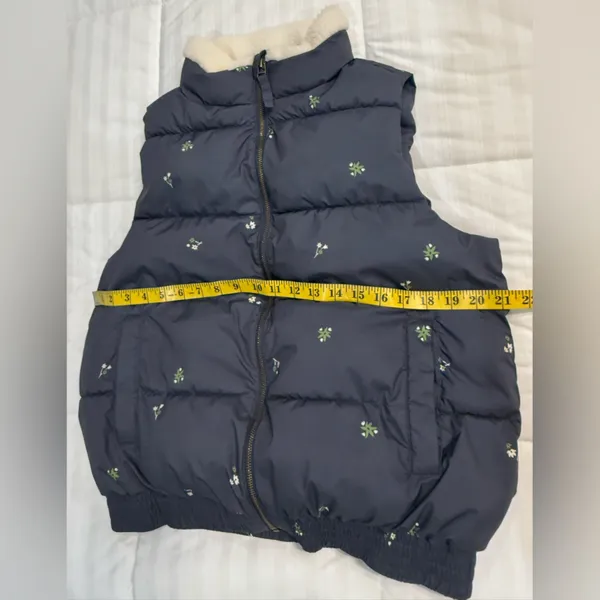 Universal Thread Women’s Navy Blue Floral Puffer Vest - Image 4