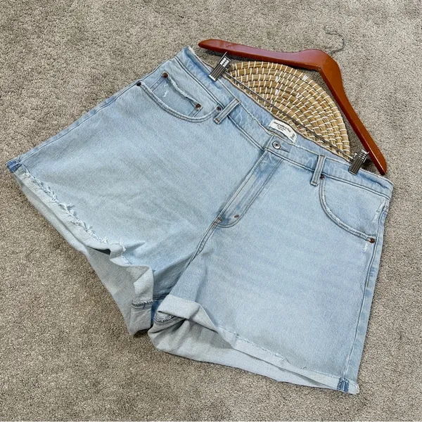 Abercrombie & Fitch Curve Love The Dad Short High Rise Cuff Hem Light Wash 34/18 - Image 2