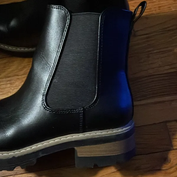 Universal Thread black boots with wood heels and rubber soles - Image 3