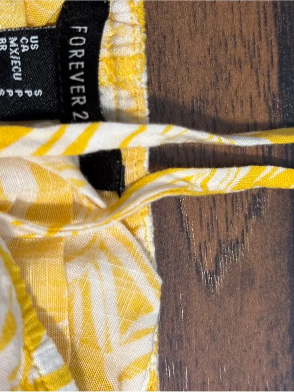 Forever 21 Yellow and White Floral Halter Crop Top - Image 4