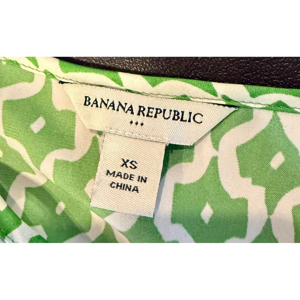 Banana Republic Women XS Tank Top Green White Geometric Lattice Cutout Neck‎ - Image 3