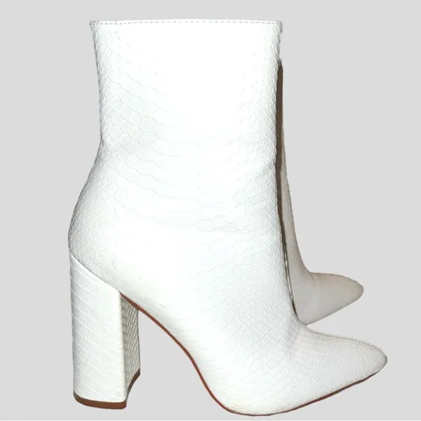 Pretty little thing cute white faux snake skin design! - Image 5