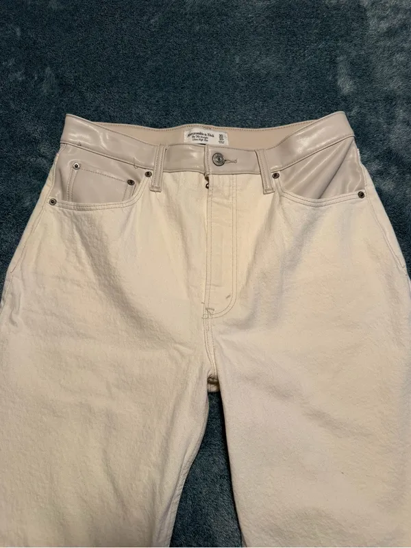 Abercrombie & Fitch The 90's Straight Ultra High Rise Off White Denim Jeans 10 - Image 2