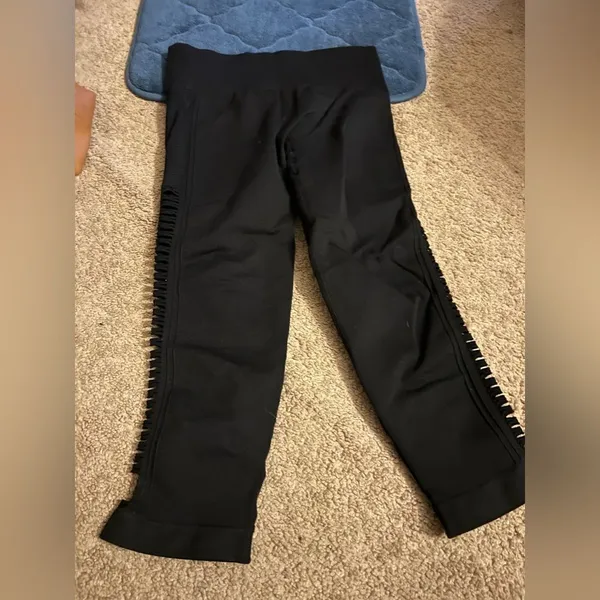 Fabletics compression‎ capri leggings xs - Image 3