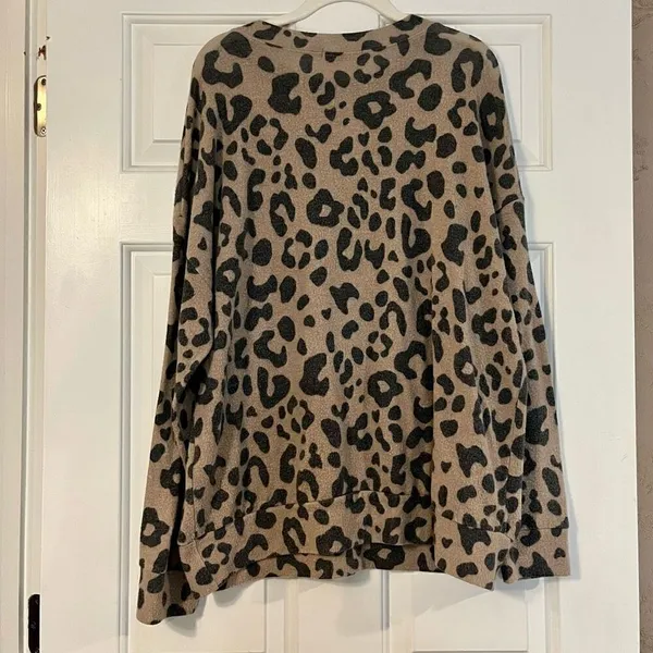 Cherish Women’s Leopard Soft Sweatshirt Medium - Image 4