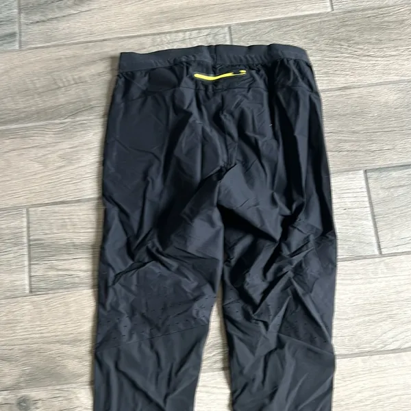 Technogym woman’s hybrid pant in black - Image 6
