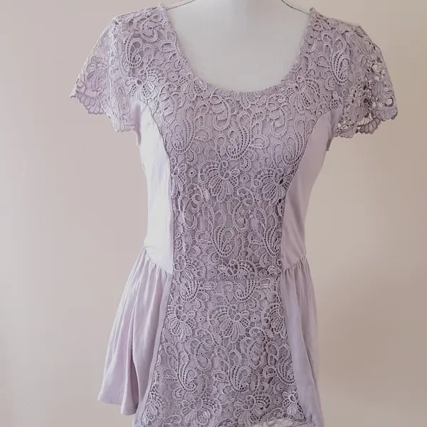 Maurices lavender peplum blouse size medium - Image 2