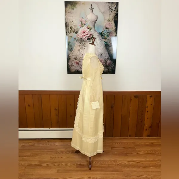 Gorgeous Vintage 1960s Ivory Sheath Wedding Gown - Image 7