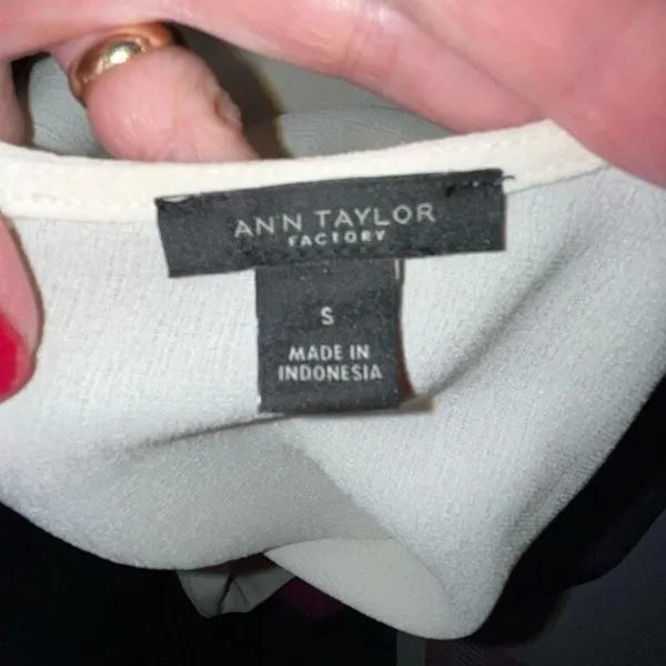 Ann Taylor Factory Cream Long Sleeve Blouse Crew Neck Small Off White - Image 4