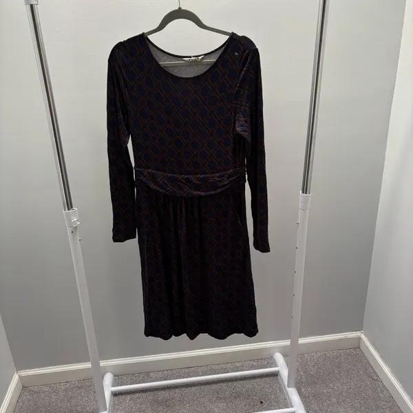 Boden Amelie Navy and Brown Geometric Print Long Sleeve Jersey Dress with Pockets - Image 3