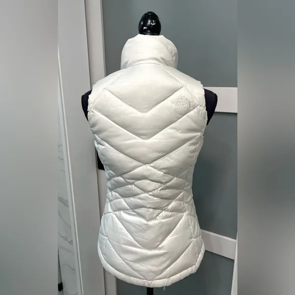 THE NORTH FACE PUFFER VEST 🌷🌷 - Image 2