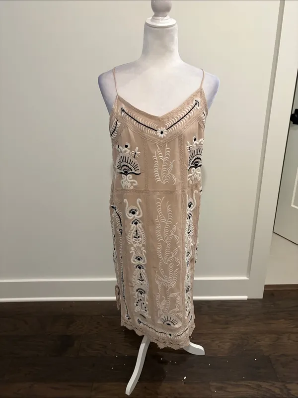 New With Tags Anthropologie Maeve Embroidered Slip Dress Sz M - Image 7