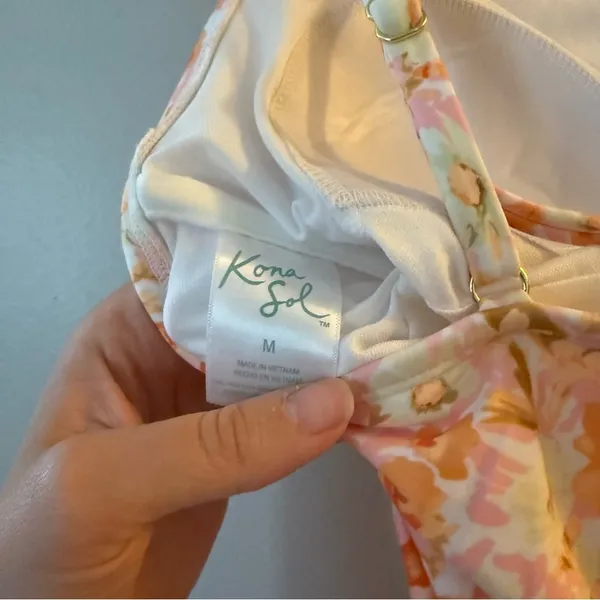 Kona Sol NWOT Floral Asymmetrical Neckline One Piece Bikini Size Medium - Image 5