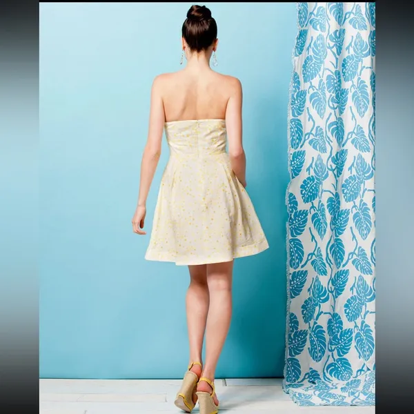 Lilly Pulitzer Blossom Dandelion Embroidered Eyelet Dress Size 2 - Image 2