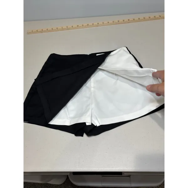 Superdown Revolve NWOT Aaleyah Colorblock Wrap Skort M Black White Skirt Shorts - Image 5