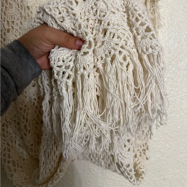 Cream Crochet fringe Kimono Cardigan size small - Image 5