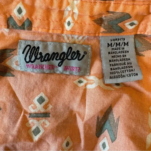 Wrangler Women’s Western Casual Shirt w/ Pearl‎ Snaps Peach Aztec Print Medium - Image 6