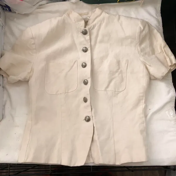 70s Cream-white cottagecore vintage fitted button-up down blazer blouse top w/ removable shoulder pads Size 6/S fits true to size Measurements in pics - Image 2