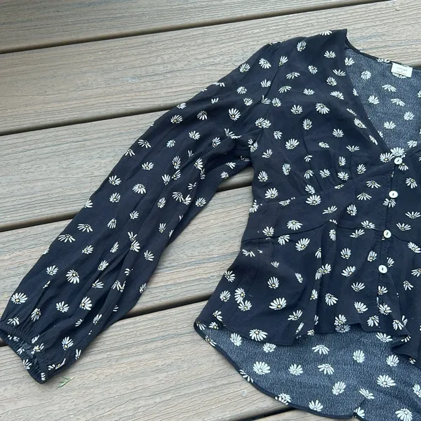 Aritzia‎ Wilfred Daisy Long Sleeve Top - Image 5