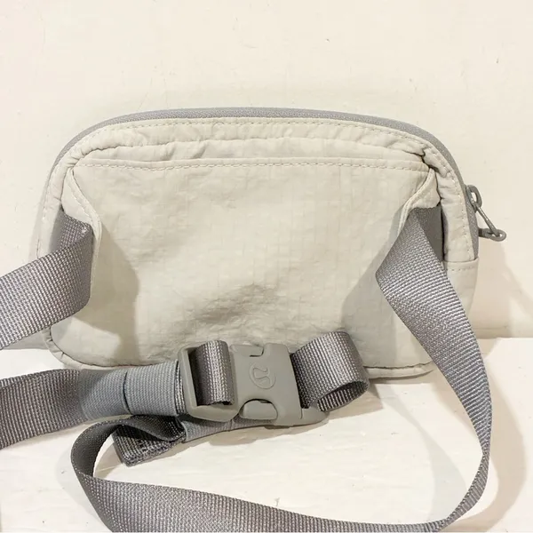 Lululemon Nylon Mini Belt Bag Fanny Pack Adjustable‎ Strap Rhino Grey OSFM - Image 4