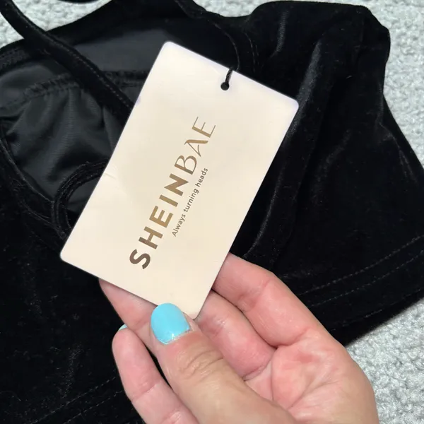 SHEIN Bae Black Velvet V-Neck Crop Top with Adjustable Straps - Image 3