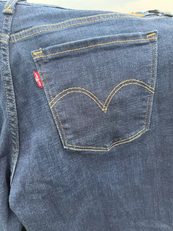 Levi’s Dark Indigo Shaping Skinny size 31 Inseam 32 NWOT - Image 8