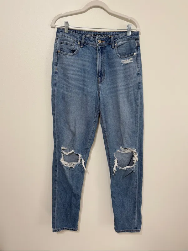 AE Mom Jean Size 8 long Distressed - Image 2