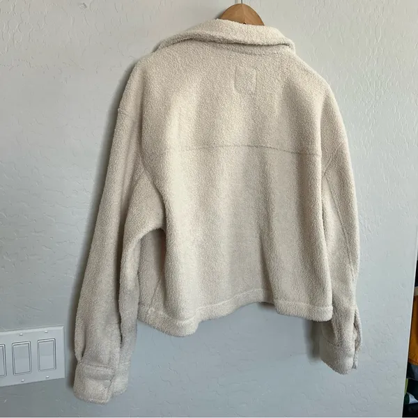 Abercrombie & Fitch Cropped Sherpa Boucle Teddy Jacket - Image 8