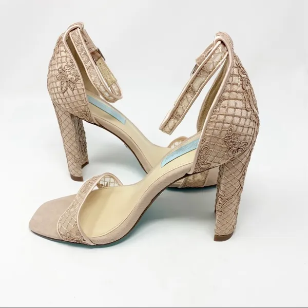 Betsey Johnson Arti Beige Lace Sandals New Size 8 - Image 3