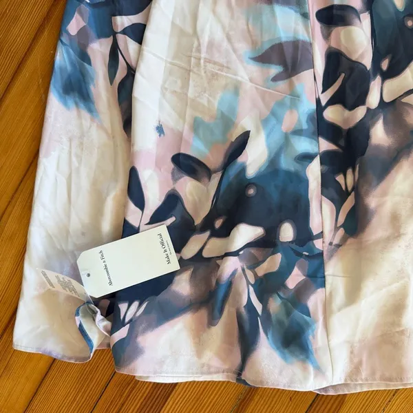 Abercrombie & Fitch NWT Godet Clasp-Back Midi Dress in Light Purple Pattern Size - Image 6