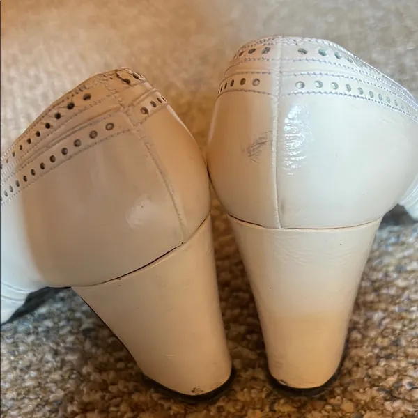 Vintage White / Cream Heels Pumps with Classic Design - Image 7