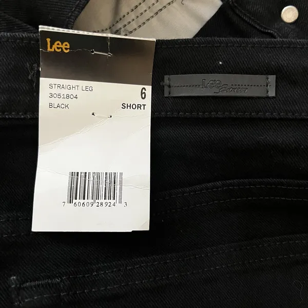 NEW w/TAGS Lee Women's Relaxed Fit Straight Leg Stretch‎ Jeans - Black - Size 6S - Image 5