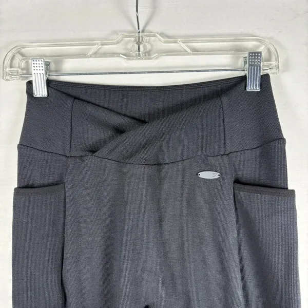 GYMSHARK Womens Leggings Black Cropped Poise Stretch Sportwear Medium NwT‎ - Image 4