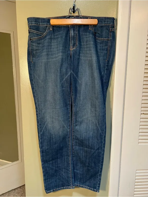 Old Navy Women's Size 14 Regular The Diva‎ Bootcut Jean Medium Wash Mid-Rise - Image 2