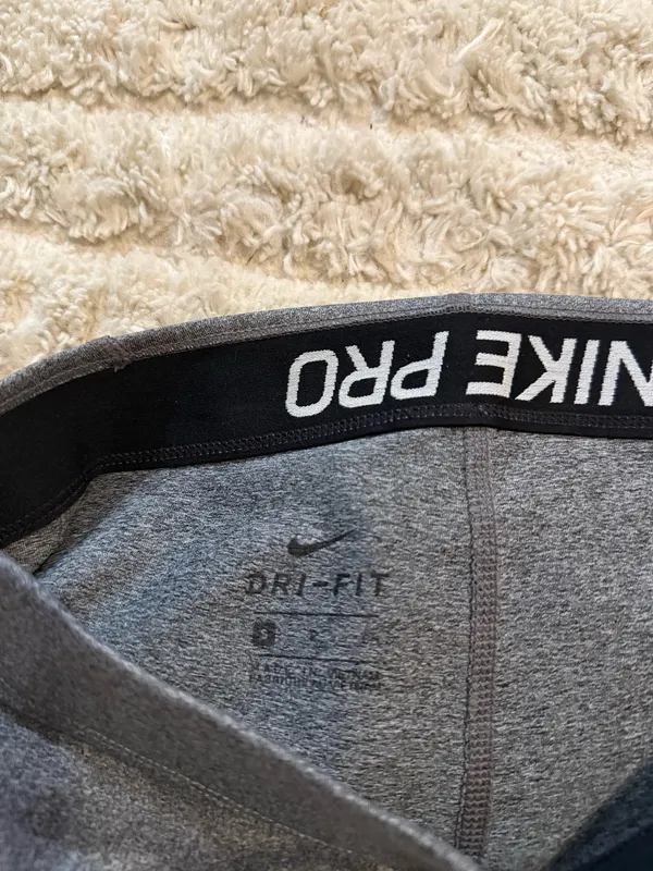 GRAY NIKE PRO SHORTS - Image 3