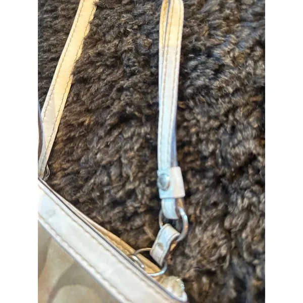 Signature coach bag with accent - Image 5