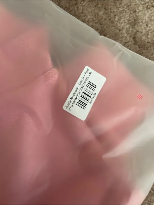 Parke Summerland Varsity Mockneck Sweatshirt Starburst peel Conch L/XL in hand - Image 5