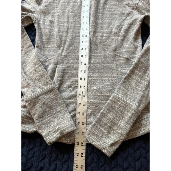 Lululemon Define Pullover Long Sleeve Athletic Top Thumbholes Gray Size‎ 4 - Image 8