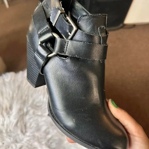 Express Women's Black Boots - Image 5
