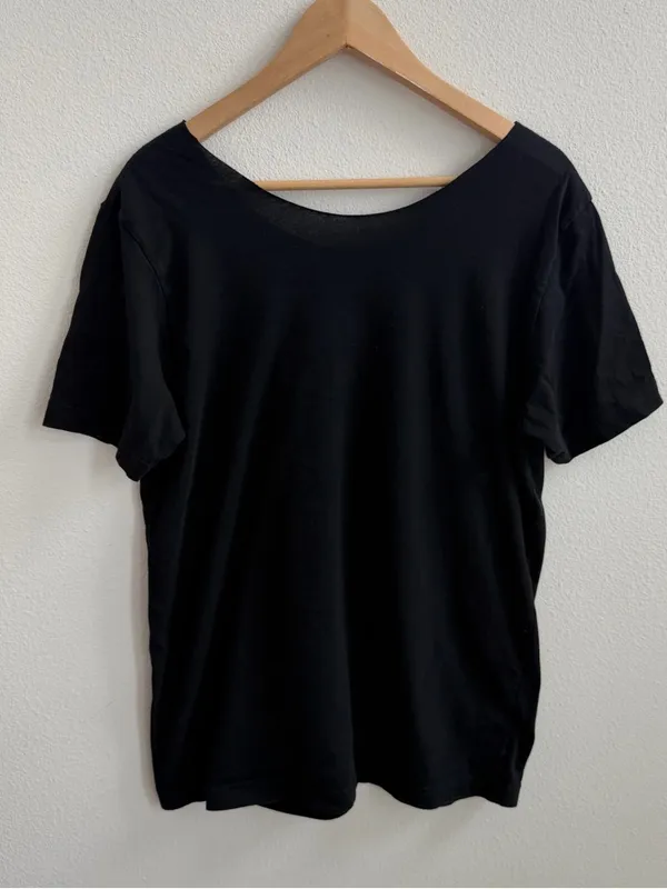 Olivia Rodrigo off-the-shoulder black graphic tee - Image 10