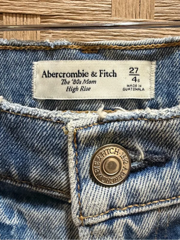 Abercrombie & Fitch The '80s Mom High Rise Jeans Light Washed Denim 27 Short - Image 5