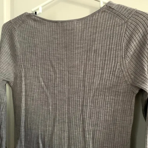 Uniqlo Merino Wool Blend Fitted V-Neck Long-Sleeve Dress in Gray - Image 9