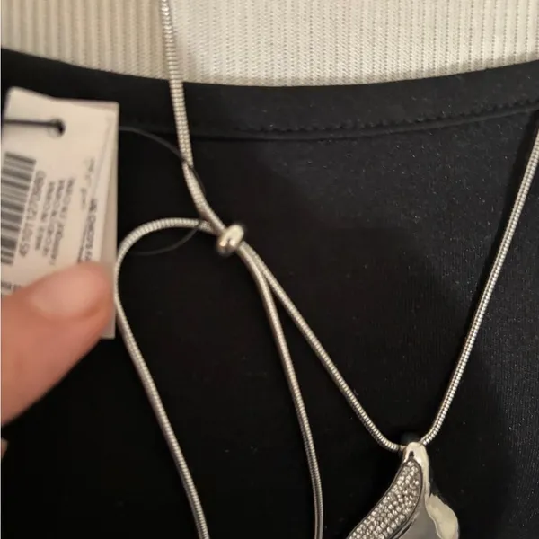 Elegant Chico  Silver Teardrop Pendant Necklace, adjustable - Image 3