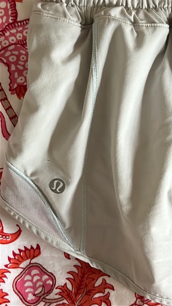 Lululemon Hotty Hot 2.5" - Image 4