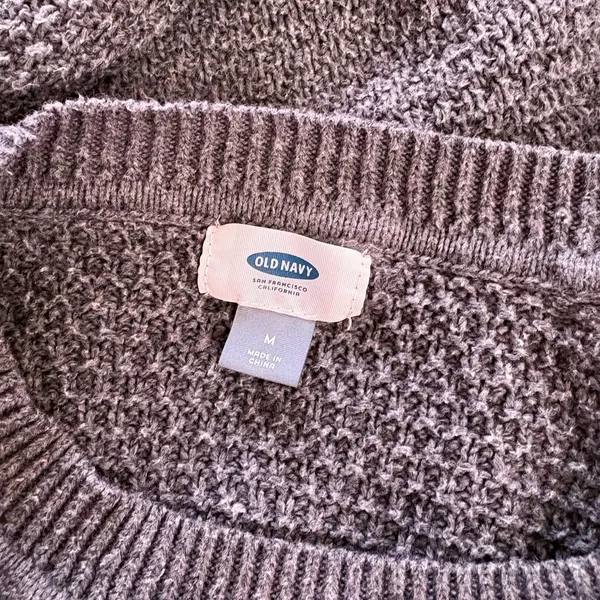 Old Navy Gray Textured Knit Sweater Size M - Image 4