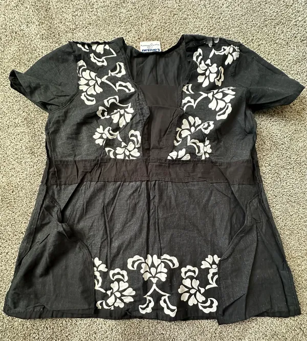 Landau short sleeve top is a size Medium. - Image 4