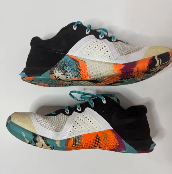 Metcon 2 Flywire Running Shoes Size 7.5 - Image 5