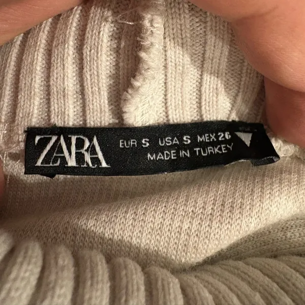 Zara Women's Beige Sleeveless Turtleneck Sweater Size S - Image 5